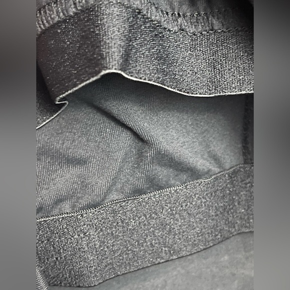 Halara Basic Padded Workout Cropped Tank Top in Black Size L NWT - Picture 4 of 5